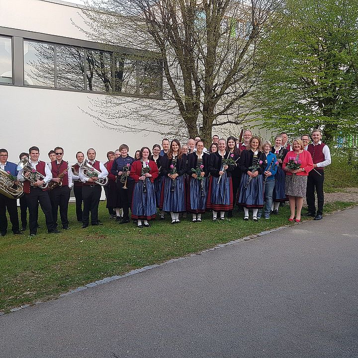 Mitglieder der Stadtkapelle Memmingen mit der Ehrenamtsbeauftragten der Bayerischen Staatsregierung, Eva Gottstein (2. von rechts), Foto: M. Kühlmuß 