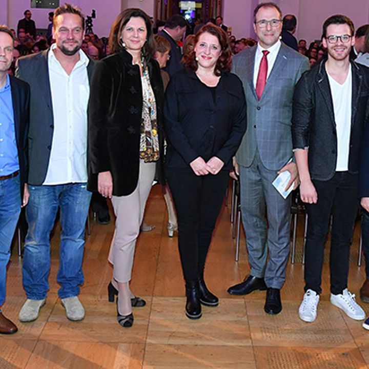 (v.li.): Prof. Dr. Andreas Dörner, Bernhard Prinz, Ilse Aigner, Luise Kinseher, Alexander Hold, Martin Frank, Roland Hefter, Jürgen Kirner | Bildarchiv Bayerischer Landtag